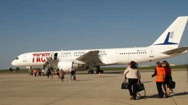 Aeroporto de Beja: Primeiro avi&atilde;o descola rumo a Cabo Verde com quase 70 pessoas a bordo