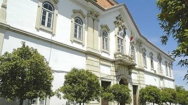 Novo primeiro-ministro anuncia que n&atilde;o haver&aacute; novos governadores civis