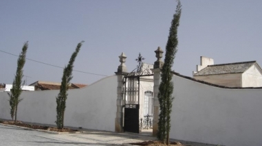 Junta de Freguesia da Salvada lança obras no cemitério e na casa mortuária