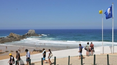 Praia da Zambujeira do Mar perde bandeira azul "temporariamente"