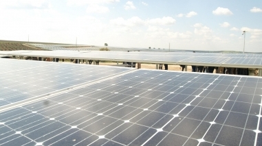 C&acirc;mara de Moura apresenta experi&ecirc;ncias em energia solar a deputados brasileiros