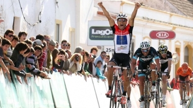 Argentino Jorge Montenegro &eacute; o primeiro camisola amarela da Volta ao Alentejo