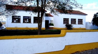 Popula&ccedil;&atilde;o de Selmes contesta fecho de escola b&aacute;sica