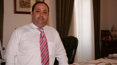 Elei&ccedil;&otilde;es no PS: Pedro do Carmo almo&ccedil;a com jovens