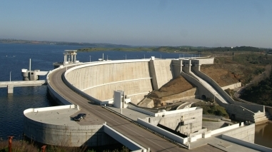 Passeio de barco em Alqueva para pessoas com defici&ecirc;ncia de Moura