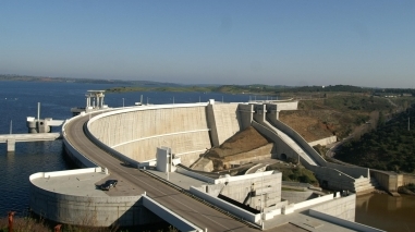 Governo quer garantir financiamento “sustent&aacute;vel” para concluir Alqueva em 2015