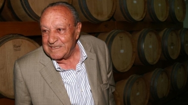 Biografia do empres&aacute;rio Leonel Cameirinha editada em Julho