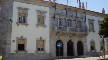 CDU acusa C&acirc;mara de Beja de amea&ccedil;ar com execu&ccedil;&otilde;es fiscais pais de alunos com d&iacute;vidas