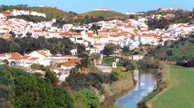 Mercado Municipal de Odemira com venda de artesanato e produtos locais