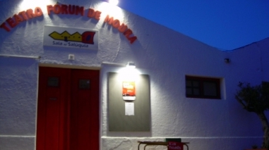Teatro F&oacute;rum de Moura sofre com ac&ccedil;&atilde;o de despejo e falta de financiamento