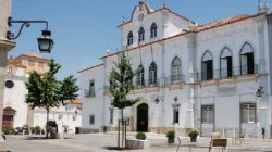 Câmara de Évora contra