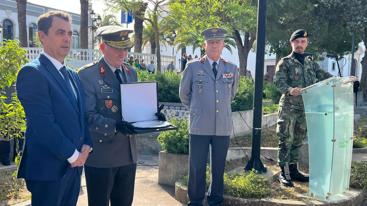 Câmara de Castro Verde homenageou Exército Português