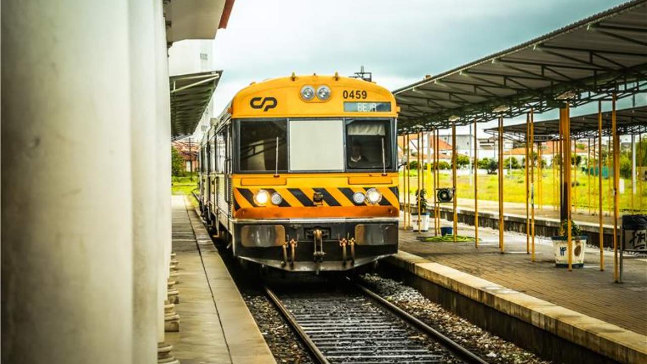 Deputados do PS exigem garantias do Governo para requalificação da linha entre Casa Branca e Beja