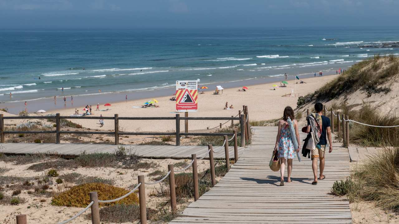 Apoio de praia sem licença multado em Odemira