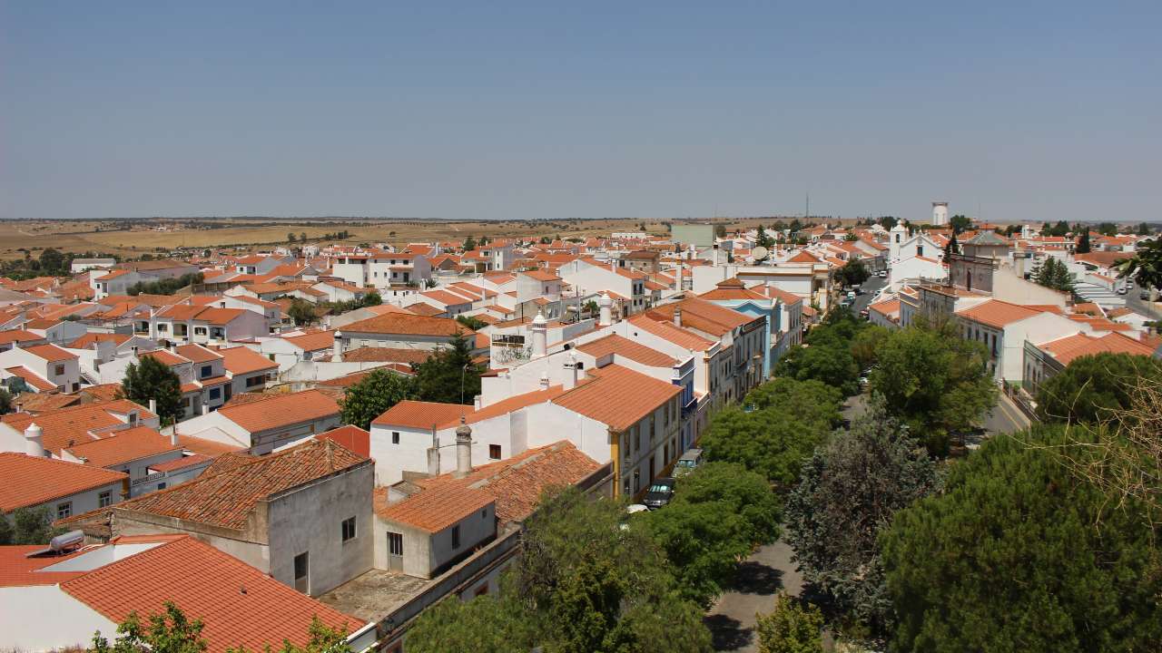Castro Verde sofre com mau cheiro e nuvens de moscas