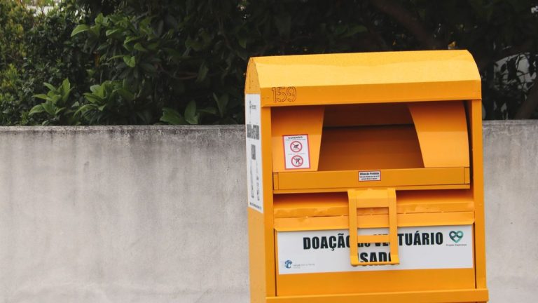 Câmara de Serpa - contentores de têxteis