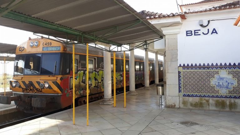 Comboios - Automotora & Estação de Beja