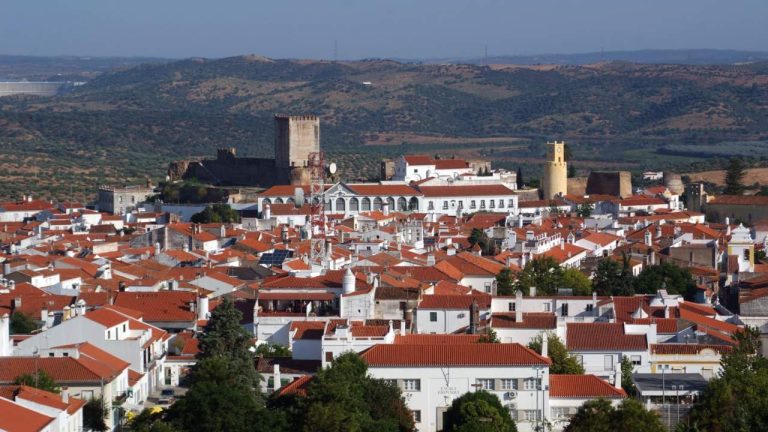 Moura - vista panorâmica & castelo