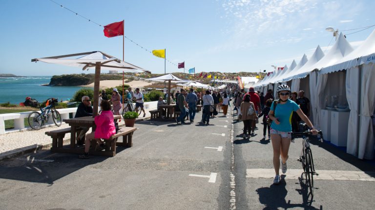 Pessoas na feira